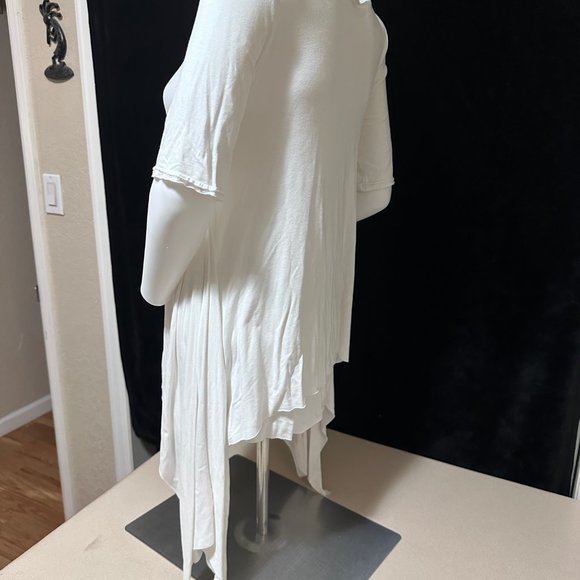 Ruby Jane Solid Tunic with Asymmetrical Hem Size 1 - Picture 3 of 6